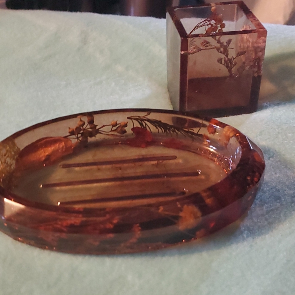 Resin soap dish and make up brush jar